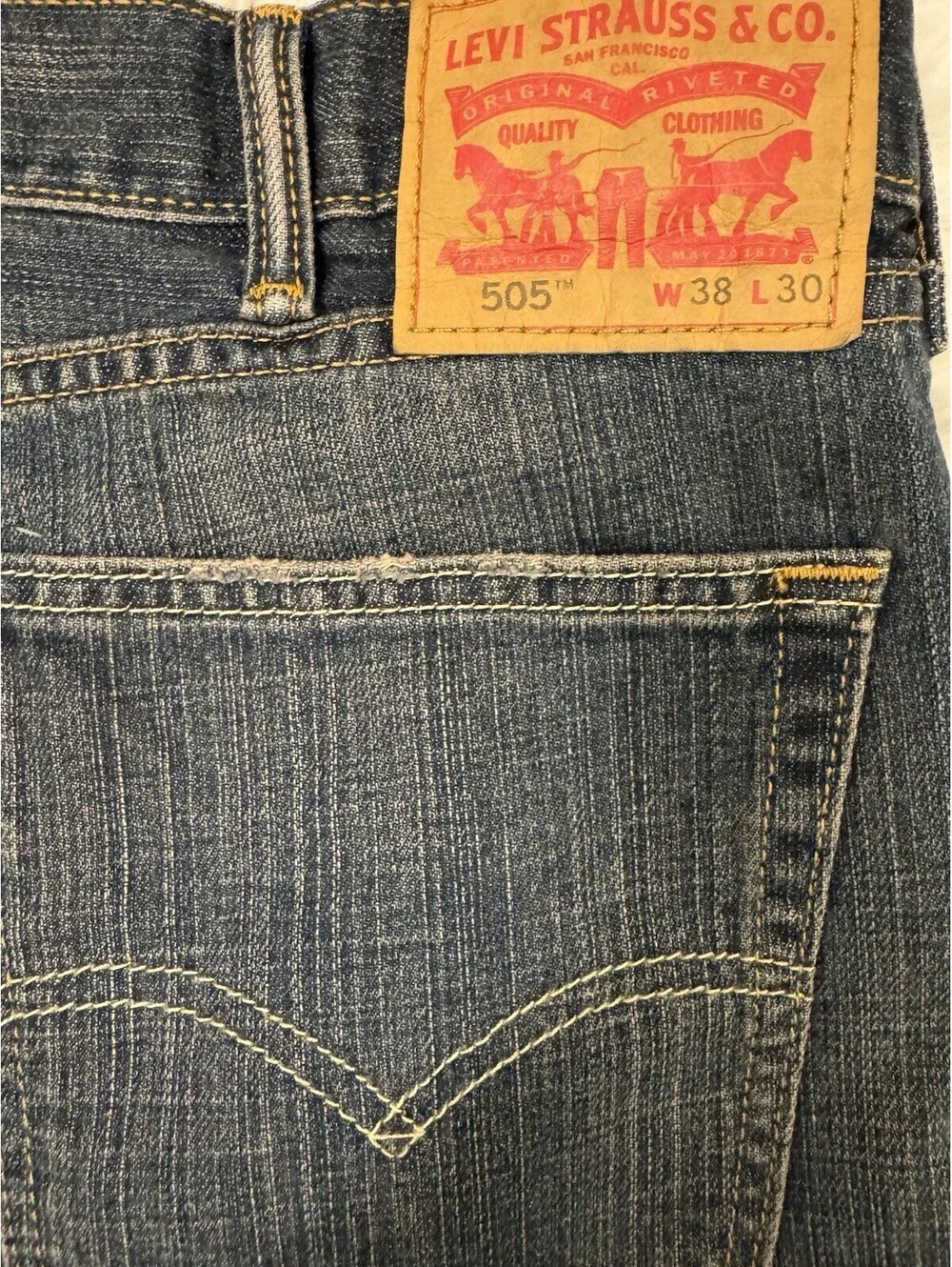 Levi’s 505 Men’s Jeans 38x30 Medium Wash Regular Fit Straight Leg NWOT